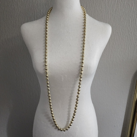 Jewelry - Elegant Gold Beaded Necklace